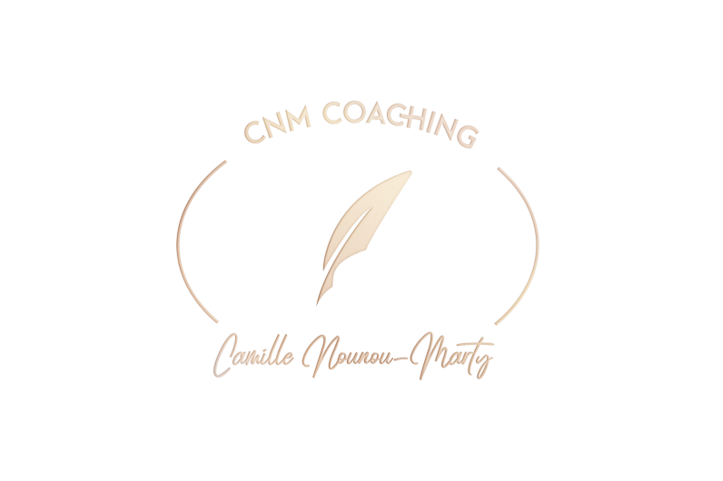 Logotype secondaire de Camille Nounou Marty en forme de rond avec l'illustration de plume au centre du logotype.
